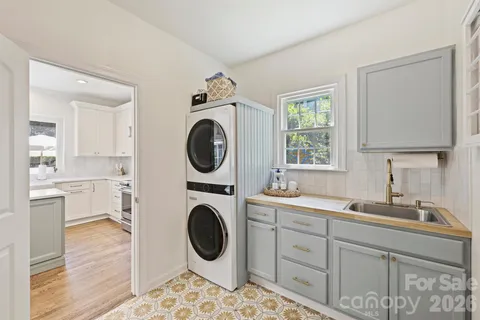 $1,190,000 | 5319 Piper Glen Drive, Charlotte, NC 28277