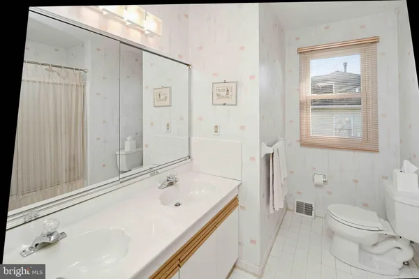 $800,000 | 54 Roy Lane, Huntingdon Valley, PA 19006