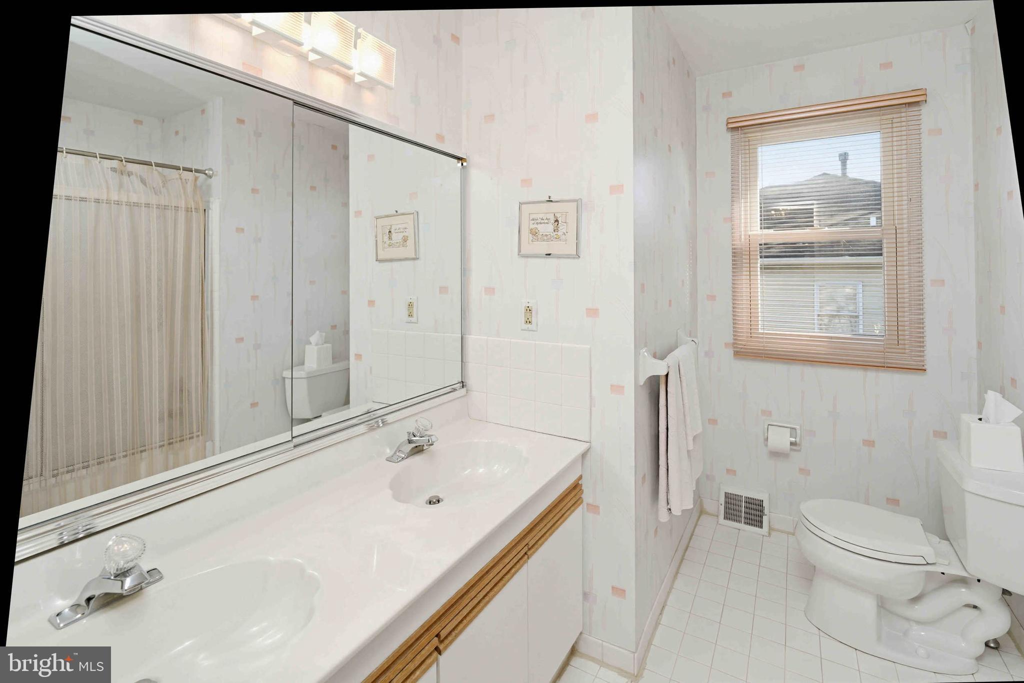 54 Roy Lane Huntingdon Valley, PA 19006 - Photo 21 of 32 Second level full bath