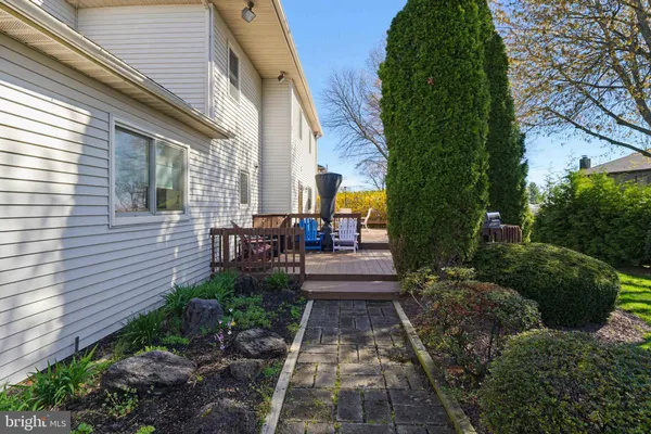 $800,000 | 54 Roy Lane, Huntingdon Valley, PA 19006