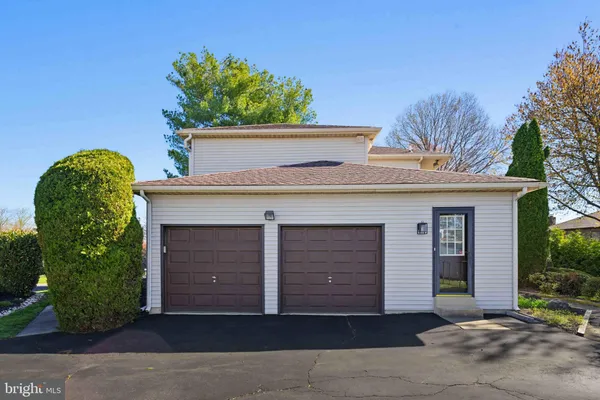 $800,000 | 54 Roy Lane, Huntingdon Valley, PA 19006