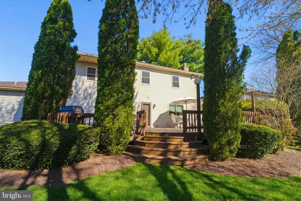 $800,000 | 54 Roy Lane, Huntingdon Valley, PA 19006