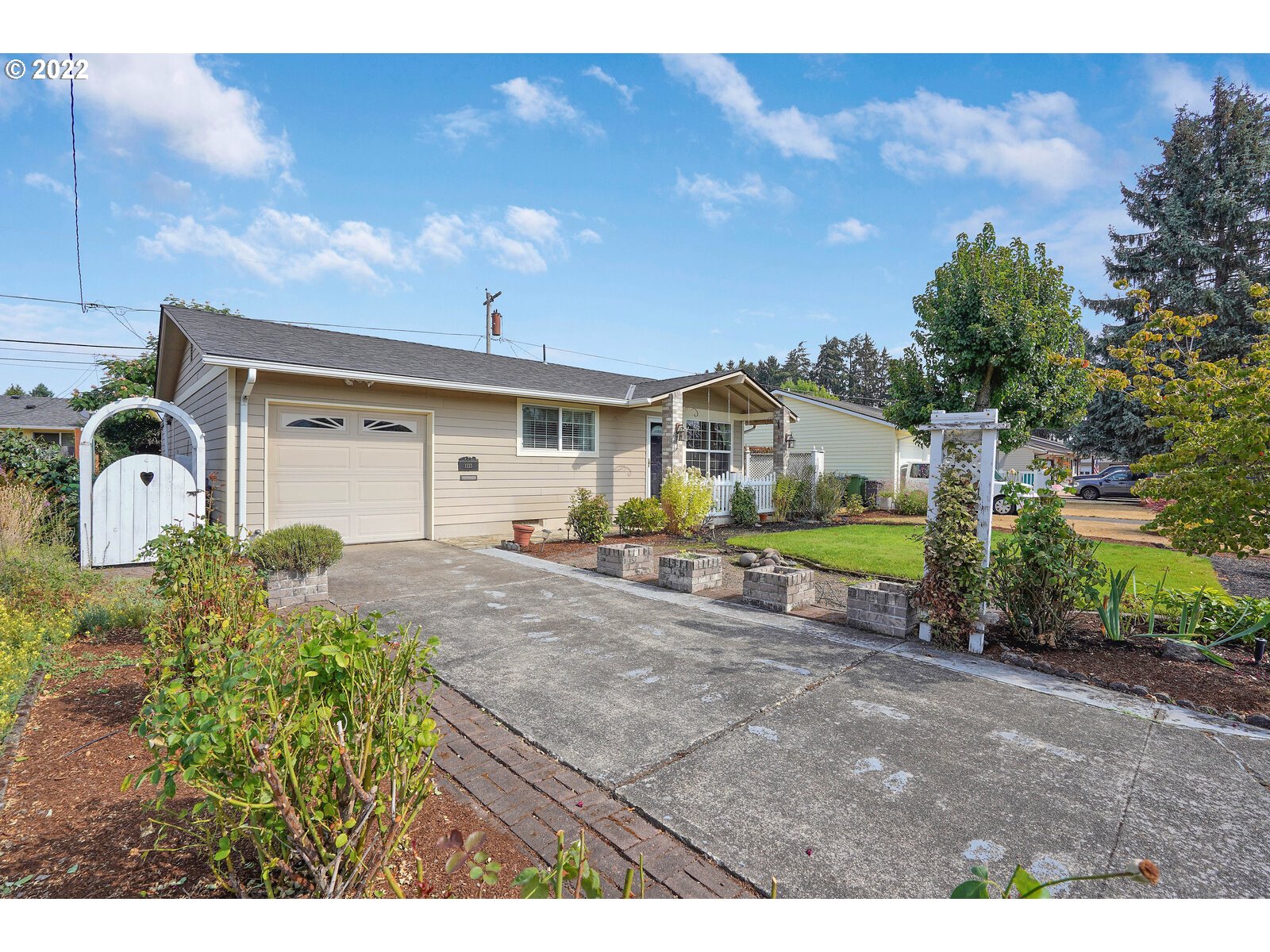 1333 Rainier Road Woodburn, OR 97071 - Photo 1 of 32 Gallery Image 1