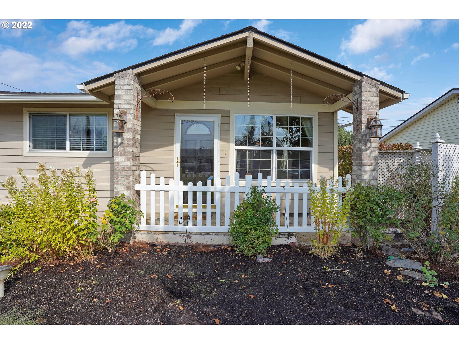 1333 Rainier Road Woodburn, OR 97071 - Photo 4 of 32 Gallery Image 4
