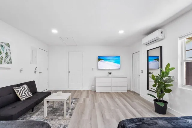 $7,500 | 717 Heron Drive, Delray Beach, FL 33444