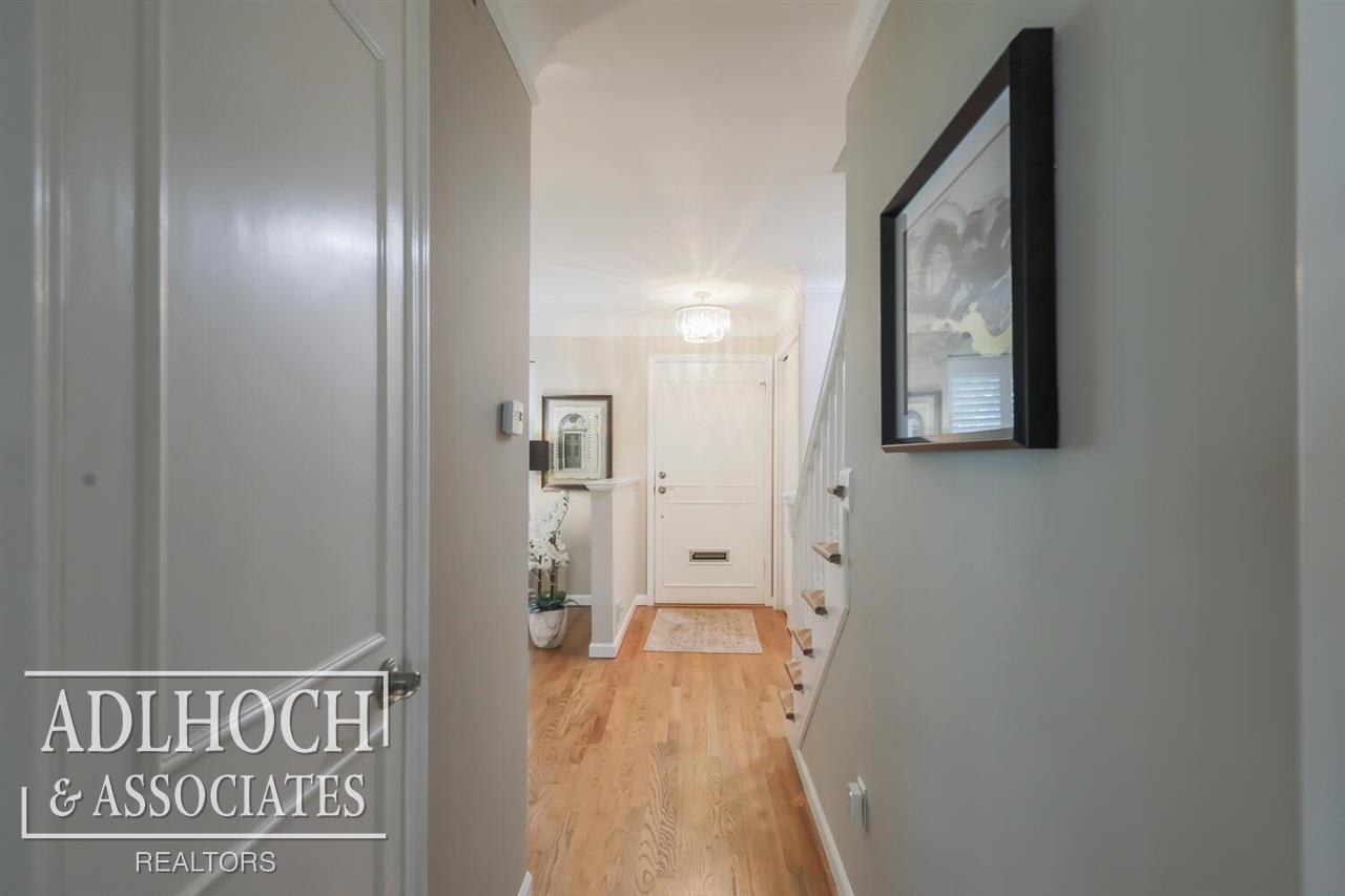 1700 Vernier Road Grosse Pointe Woods, MI 48236 - Photo 19 of 38