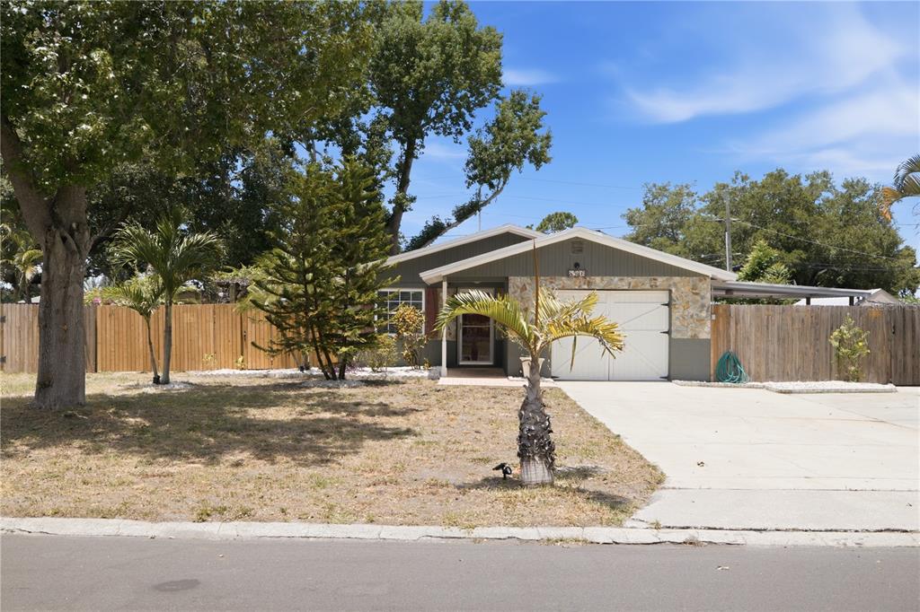 8536 Quail Road Seminole, FL 33777 - Photo 2 of 40