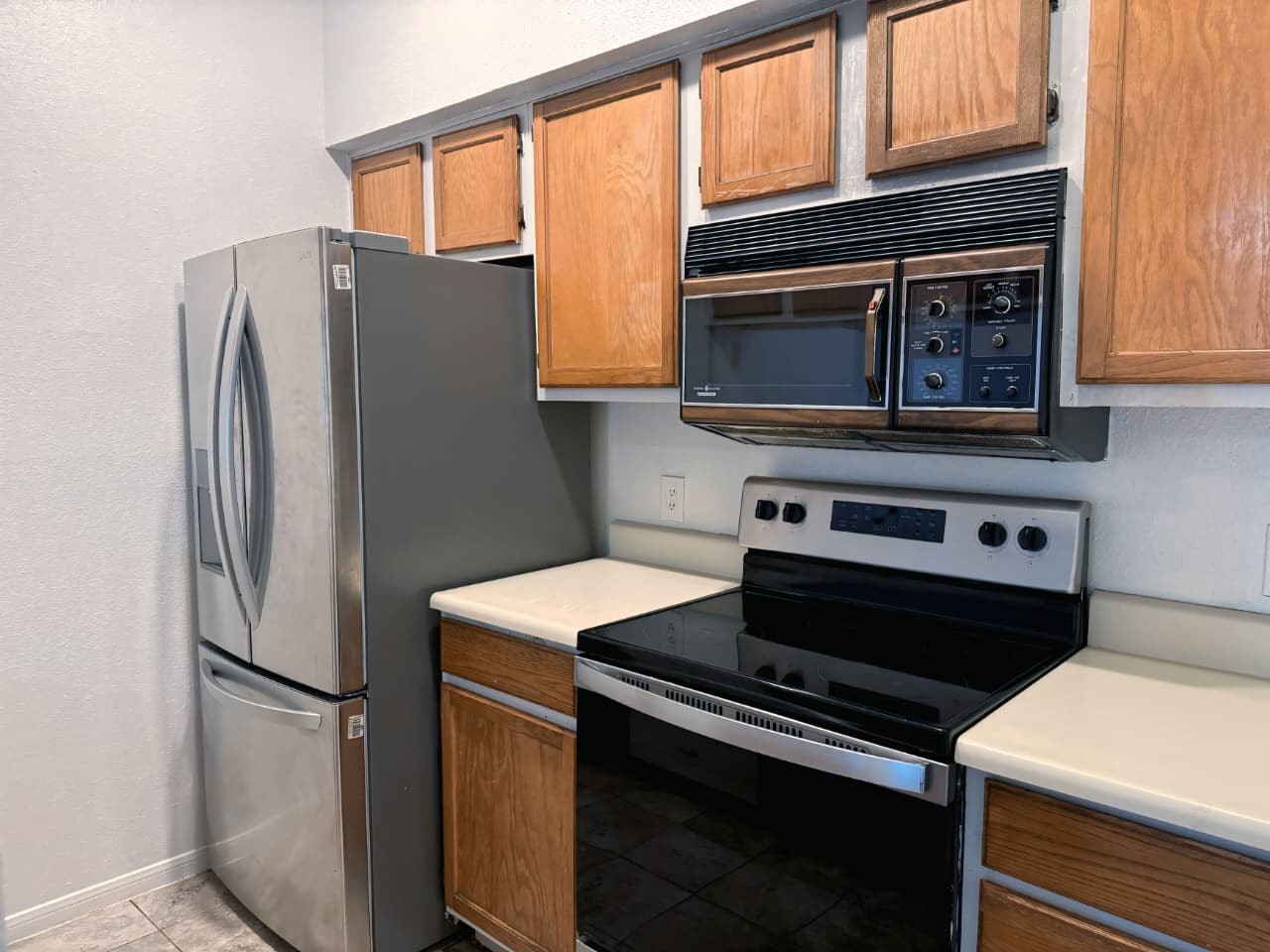 2121 El Paseo Street, Unit 1801 Houston, TX 77054 - Photo 5 of 12 a kitchen with stainless steel appliances a stove microwave and refrigerator