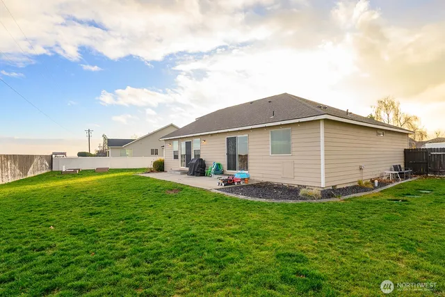 $435,000 | 9584 Naples Street Southeast, Moses Lake, WA 98837