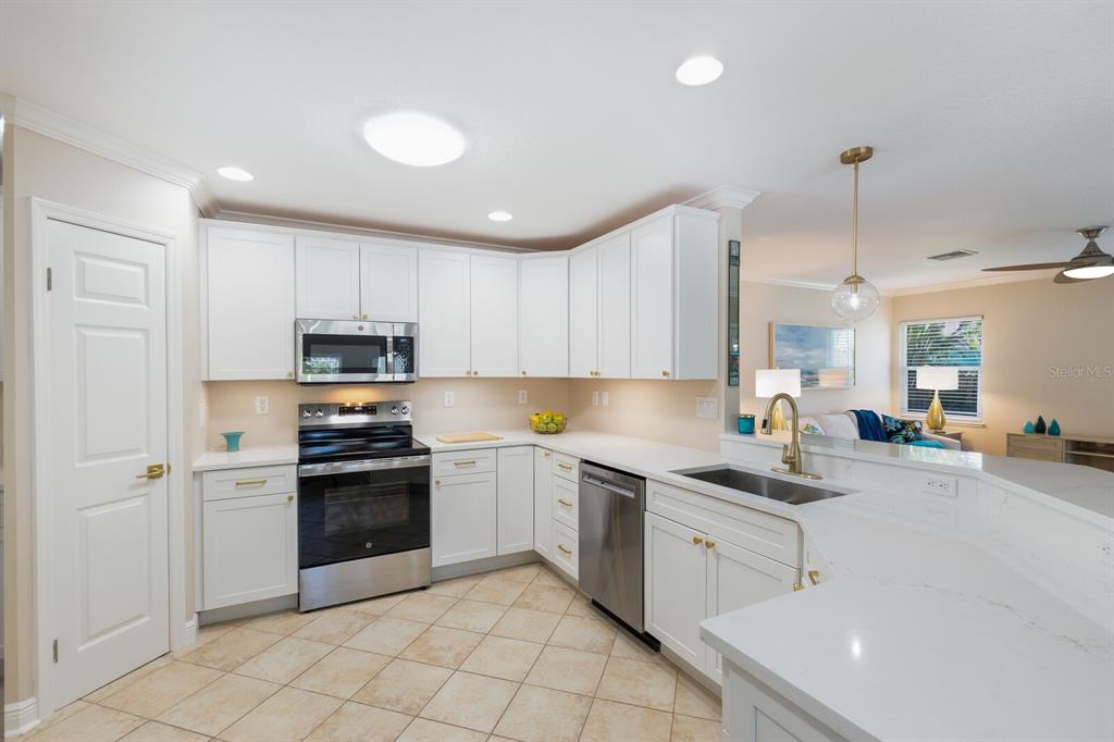 237 85th Street Holmes Beach, FL 34217 - Photo 11 of 42