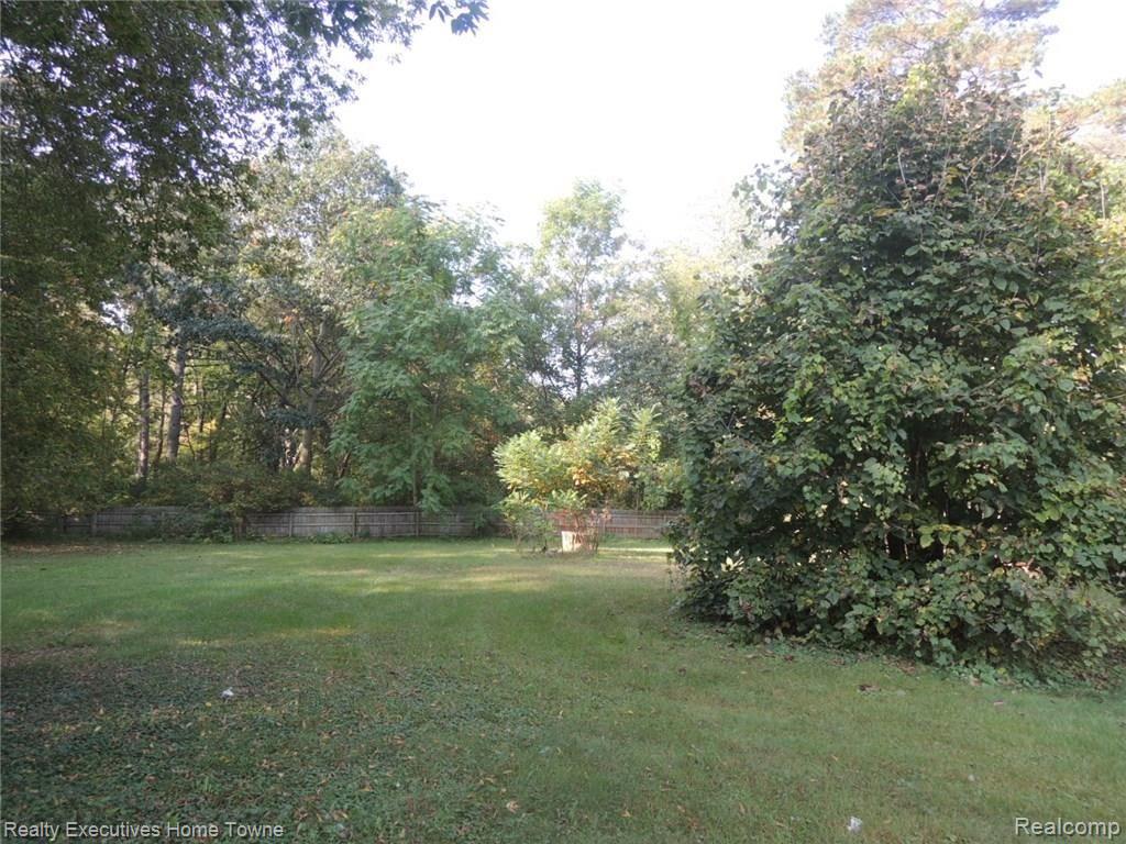 5583 Lakeshore Road Fort Gratiot, MI 48059 - Photo 5 of 16 DSCN5090.JPG