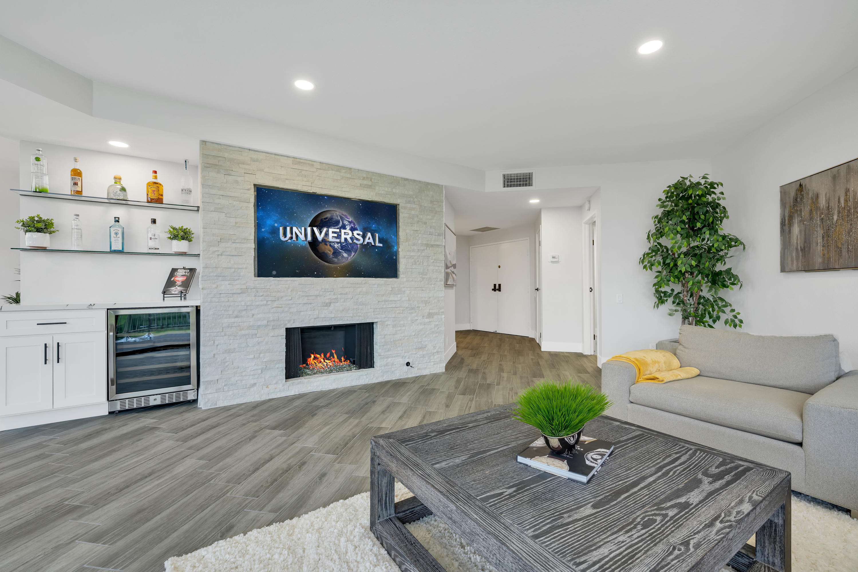 910 Island Drive, Unit 406 Rancho Mirage, CA 92270 - Photo 11 of 42 Photo-22