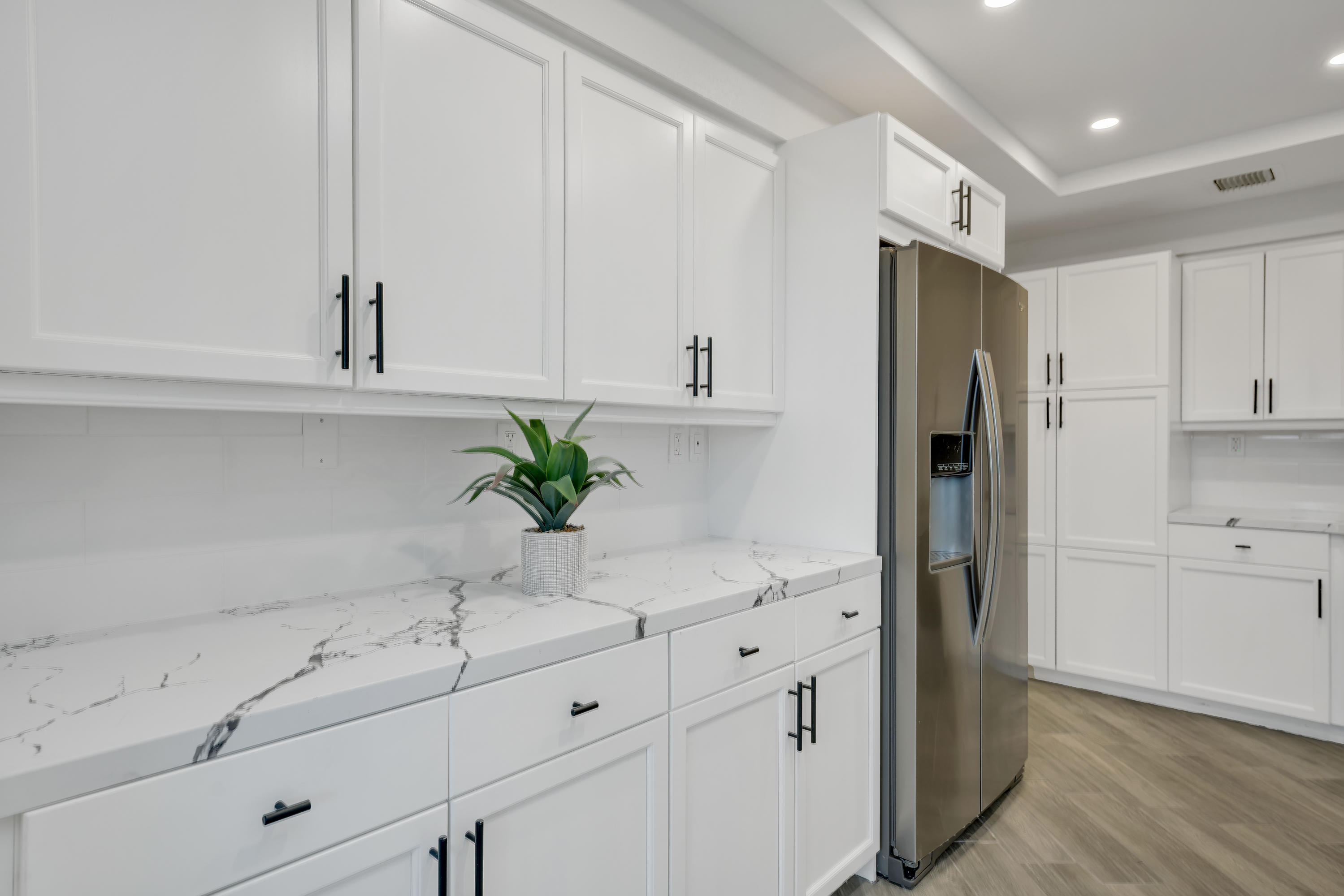 910 Island Drive, Unit 406 Rancho Mirage, CA 92270 - Photo 19 of 42 Photo-30