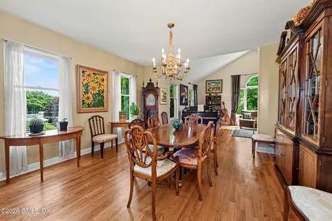 $1,895,000 | 39 Glenville Street, Greenwich, CT 06831