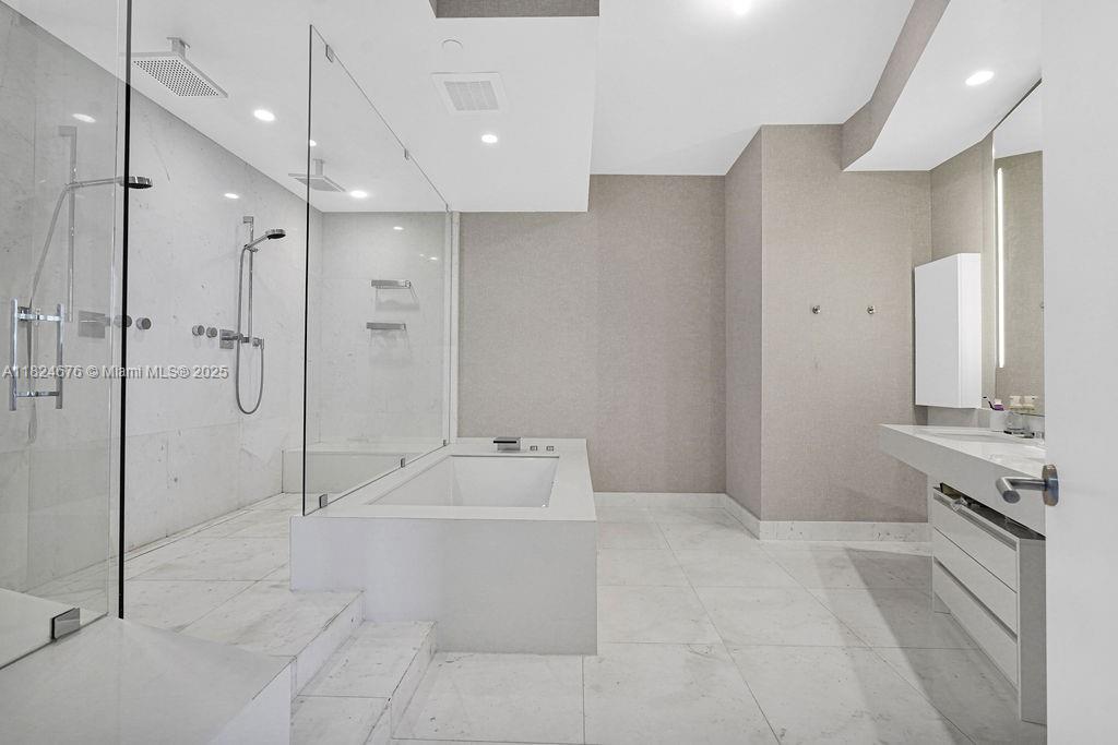 18555 Collins Avenue, Unit 2605 Sunny Isles Beach, FL 33160 - Photo 13 of 22 a spacious bathroom with a tub shower and sink