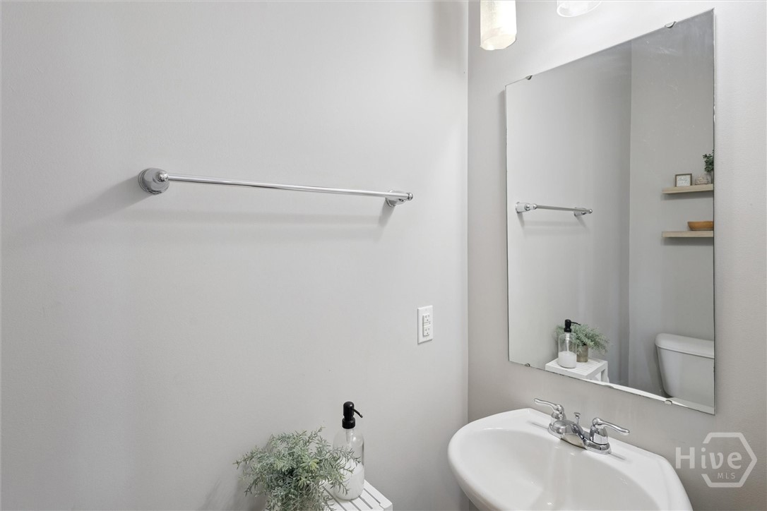 75 Timber Crest Court Savannah, GA 31407 - Photo 17 of 43 Downstairs powder room.