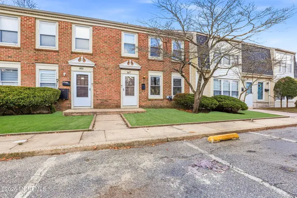 $489,000 | 147 Stratford Place, Unit 5, Lakewood, NJ 08701