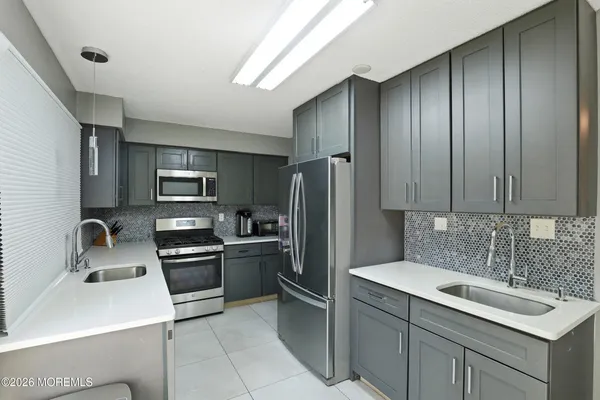 $489,000 | 147 Stratford Place, Unit 5, Lakewood, NJ 08701