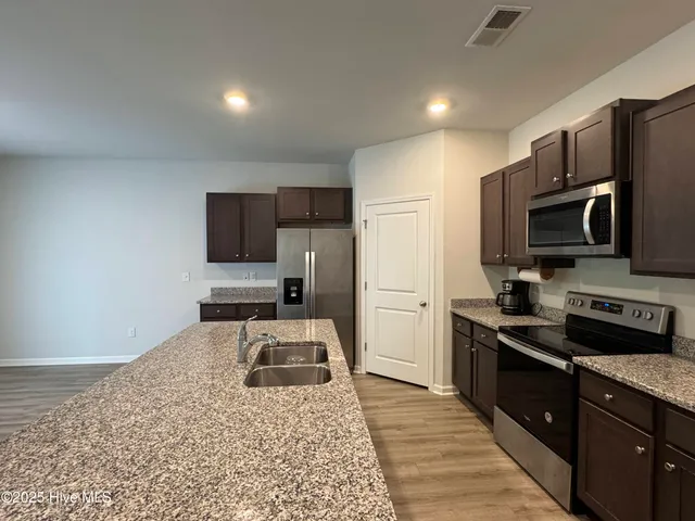 $2,195 | 202 Airlie Vista Lane, Surf City, NC 28445