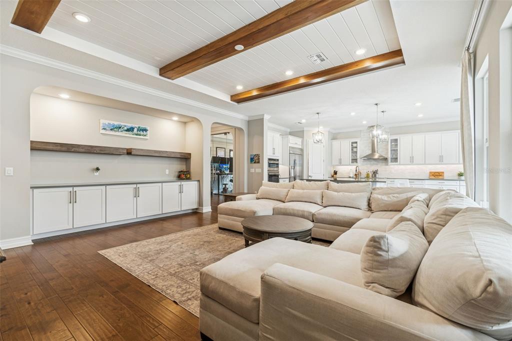 2519 Cordoba Ranch Boulevard Lutz, FL 33559 - Photo 16 of 77 a living room with furniture