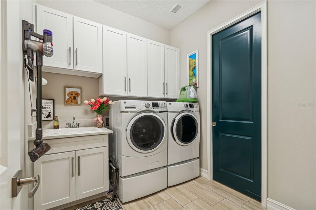 2519 Cordoba Ranch Boulevard Lutz, FL 33559 - Photo 29 of 77 a utility room with sink dryer and washer