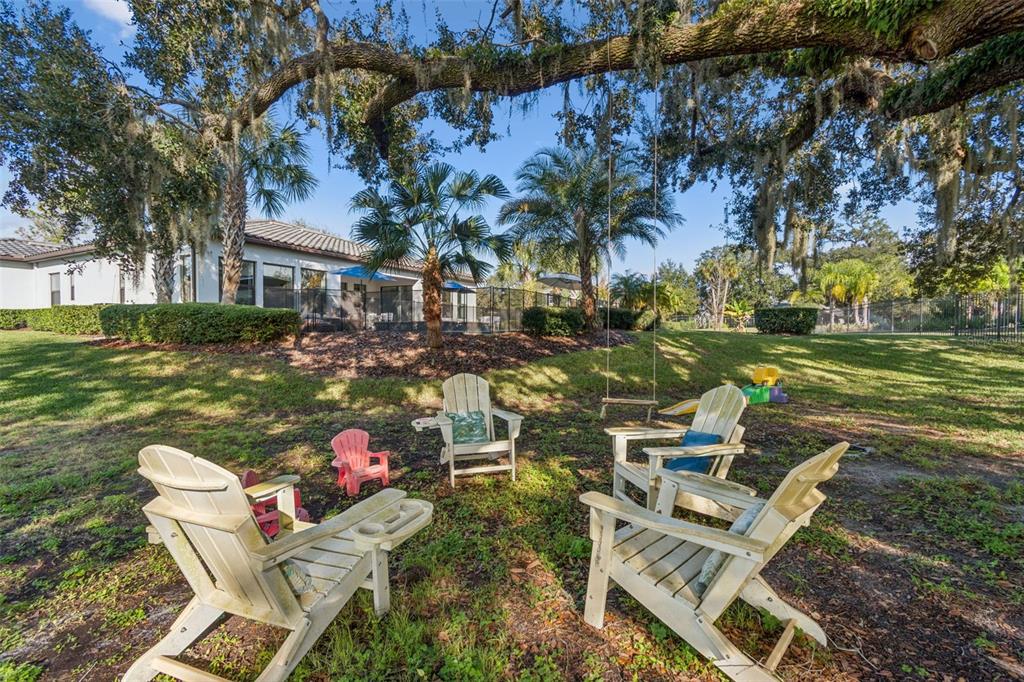 2519 Cordoba Ranch Boulevard Lutz, FL 33559 - Photo 57 of 77 a backyard of a house with table and chairs