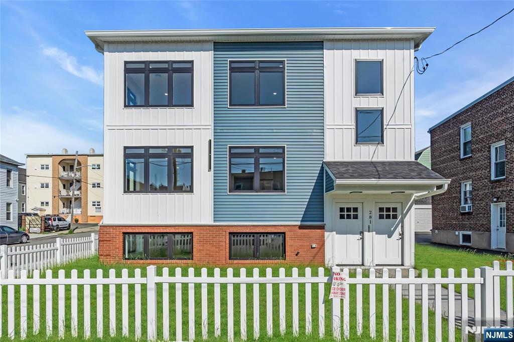 281 Maple Street Kearny, NJ 07032 - Photo 1 of 40