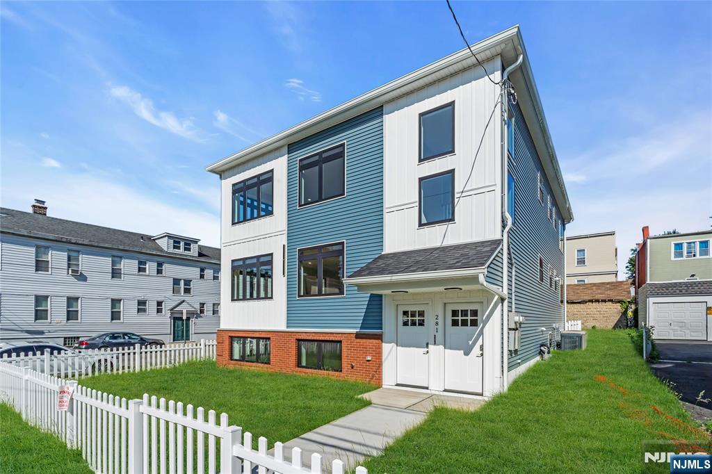 281 Maple Street Kearny, NJ 07032 - Photo 3 of 40