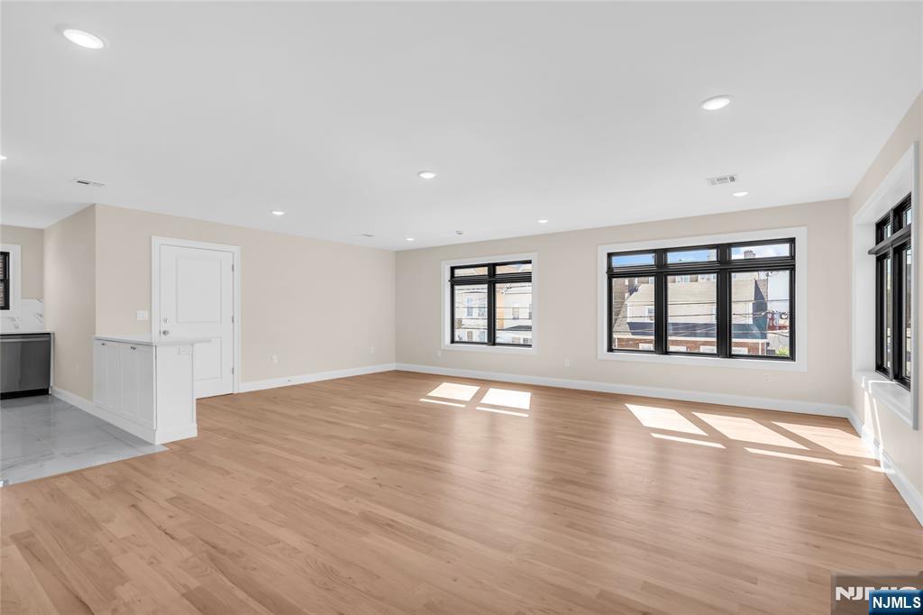 281 Maple Street Kearny, NJ 07032 - Photo 4 of 40