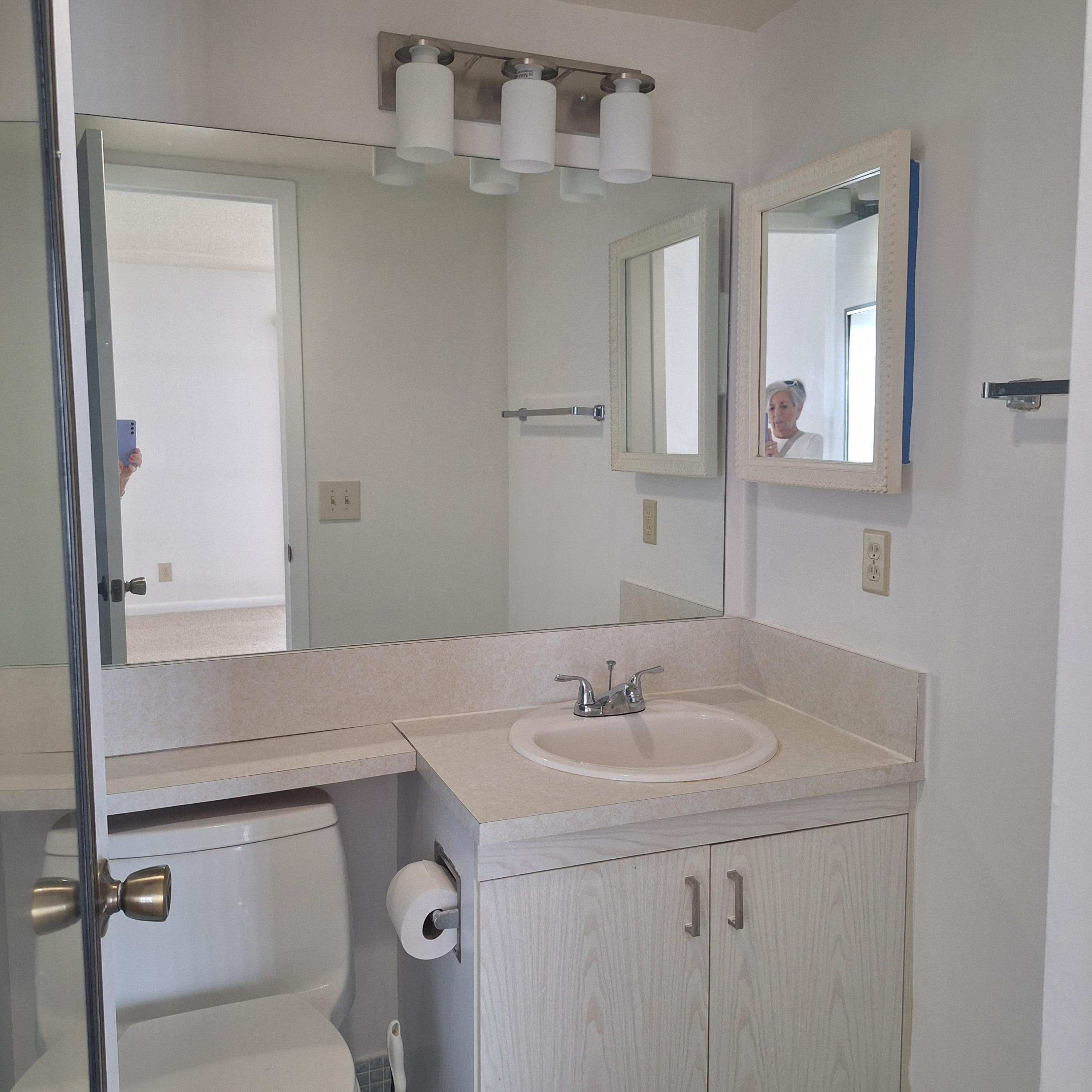 4007 Cornwall East, Unit 4007 Boca Raton, FL 33434 - Photo 12 of 35 bathroom
