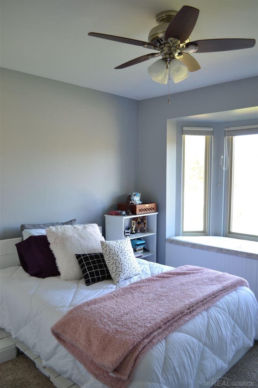 49211 Monte Road New Baltimore, MI 48047 - Photo 21 of 38 Bay Window / Custom built bench seat w/ storage