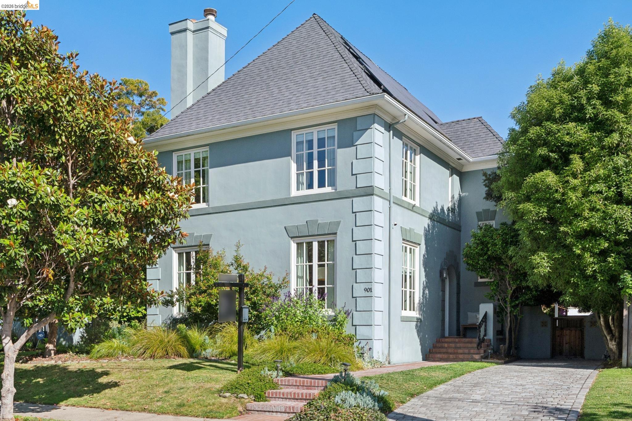 901 Paramount Road Oakland, CA 94610 - Photo 2 of 61
