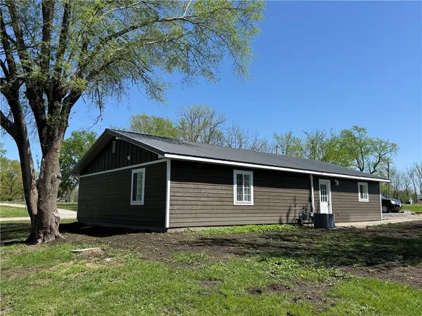 $289,000 | 112 East High Street, Coffey, MO 64636