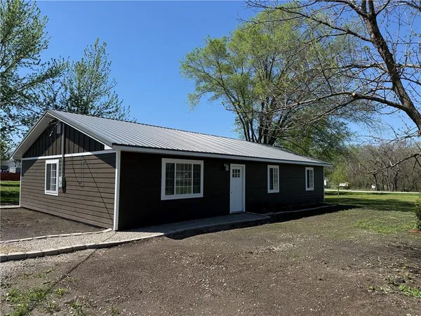 $289,000 | 112 East High Street, Coffey, MO 64636