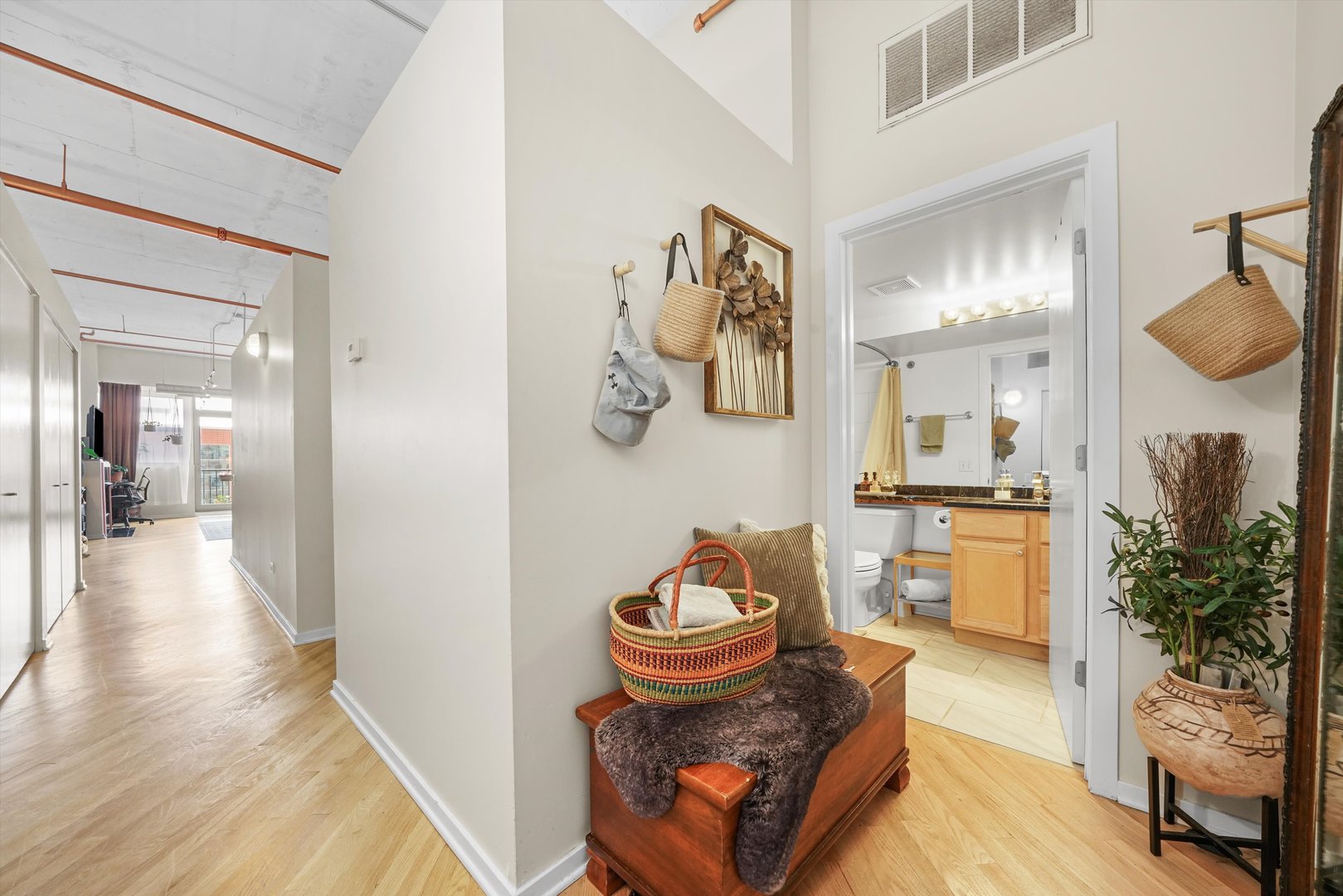 500 South Clinton Street, Unit 424 Chicago, IL 60607 - Photo 15 of 29 a living room with furniture and a chandelier