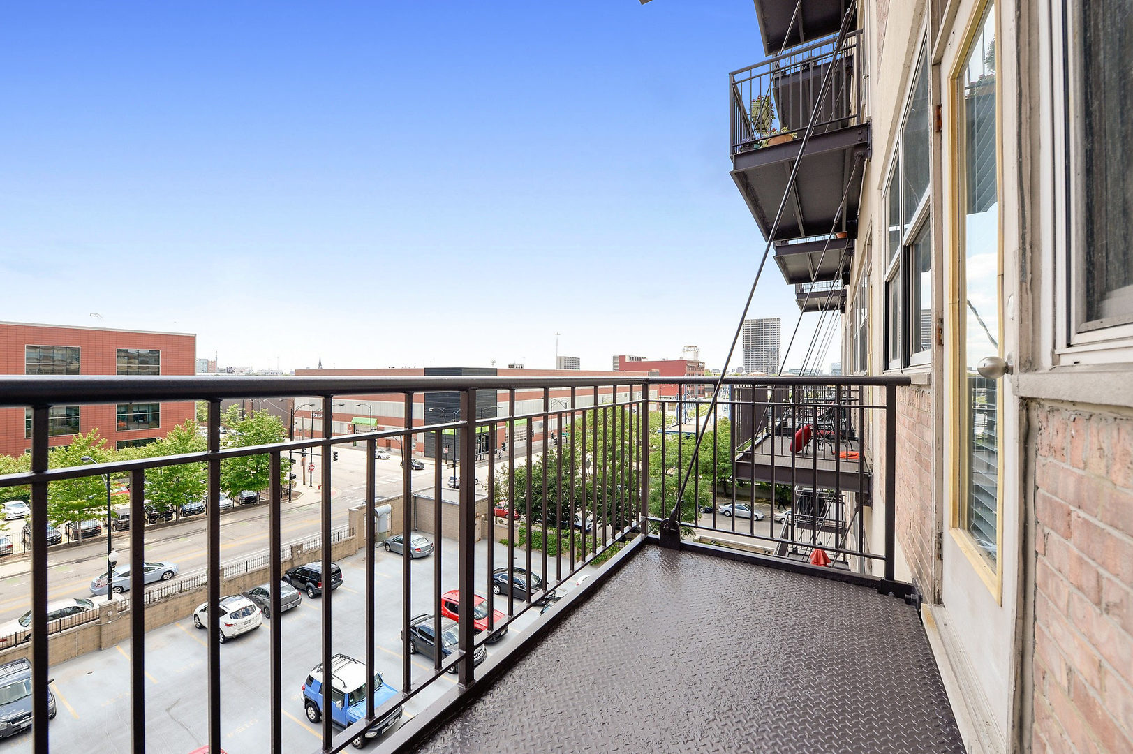 500 South Clinton Street, Unit 424 Chicago, IL 60607 - Photo 23 of 29 a view of a balcony