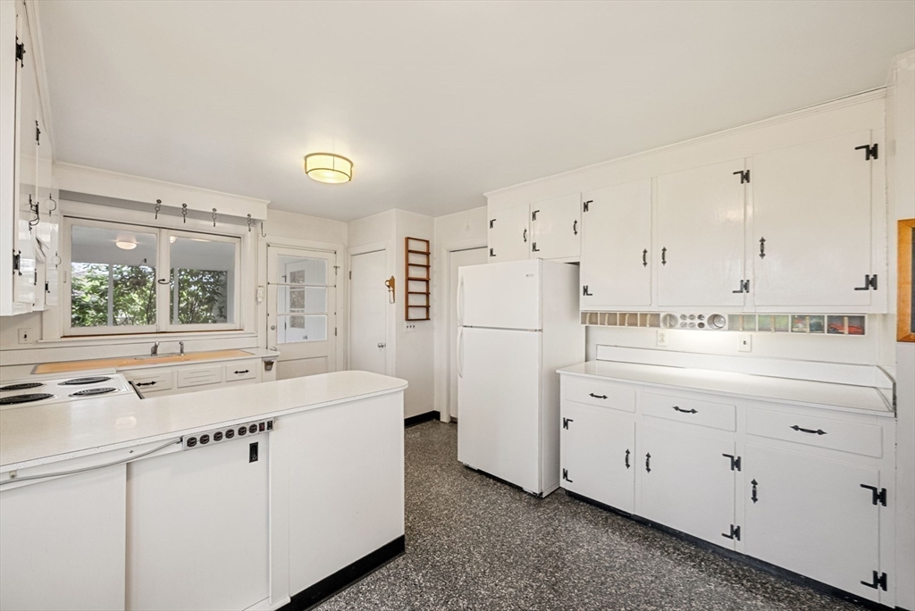 66 Windmill Lane Arlington, MA 02474 - Photo 17 of 33