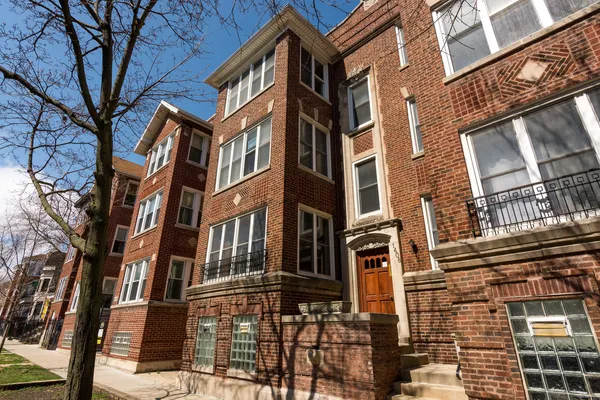 $450,000 | 1408 West Argyle Street, Unit 1W, Chicago, IL 60640