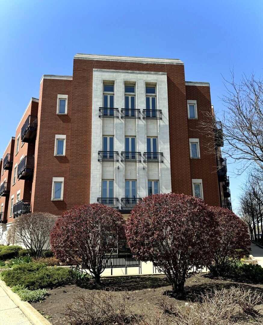 1075 West Roosevelt Road, Unit 305 Chicago, IL 60608 - Photo 1 of 1