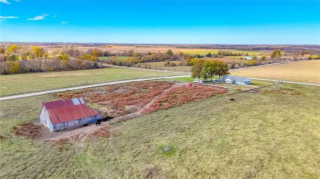 $1,500,000 | 690 Southwest 58th Highway, Centerview, MO 64019