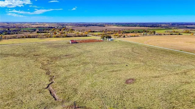 $1,500,000 | 690 Southwest 58th Highway, Centerview, MO 64019