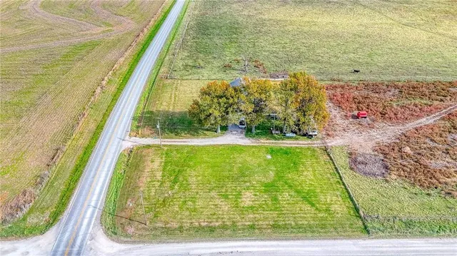 $1,500,000 | 690 Southwest 58th Highway, Centerview, MO 64019