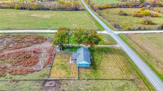 $1,500,000 | 690 Southwest 58th Highway, Centerview, MO 64019