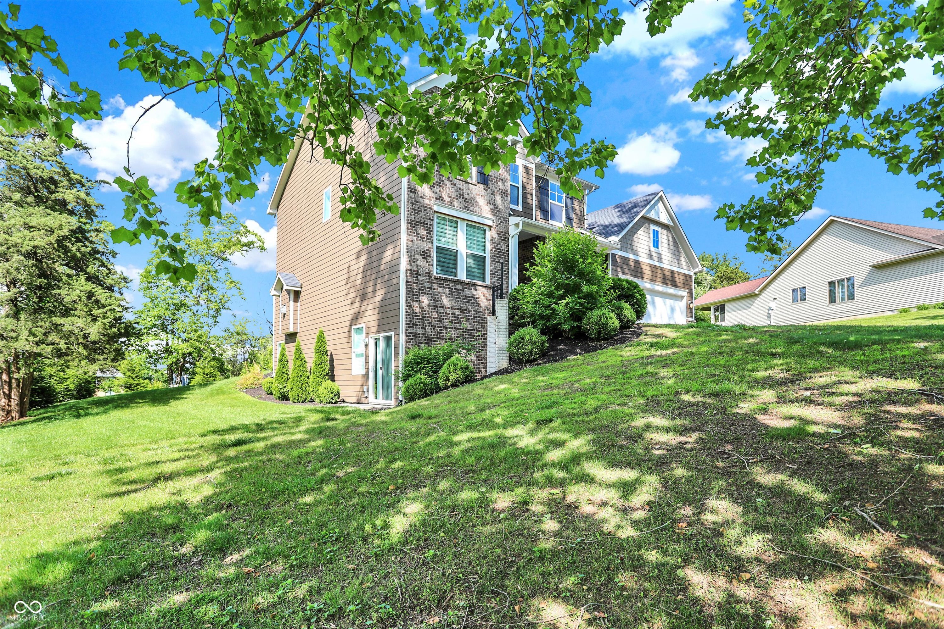 421 Ridgeview Lane Columbus, IN 47201 - Photo 3 of 65 Gallery Image 3