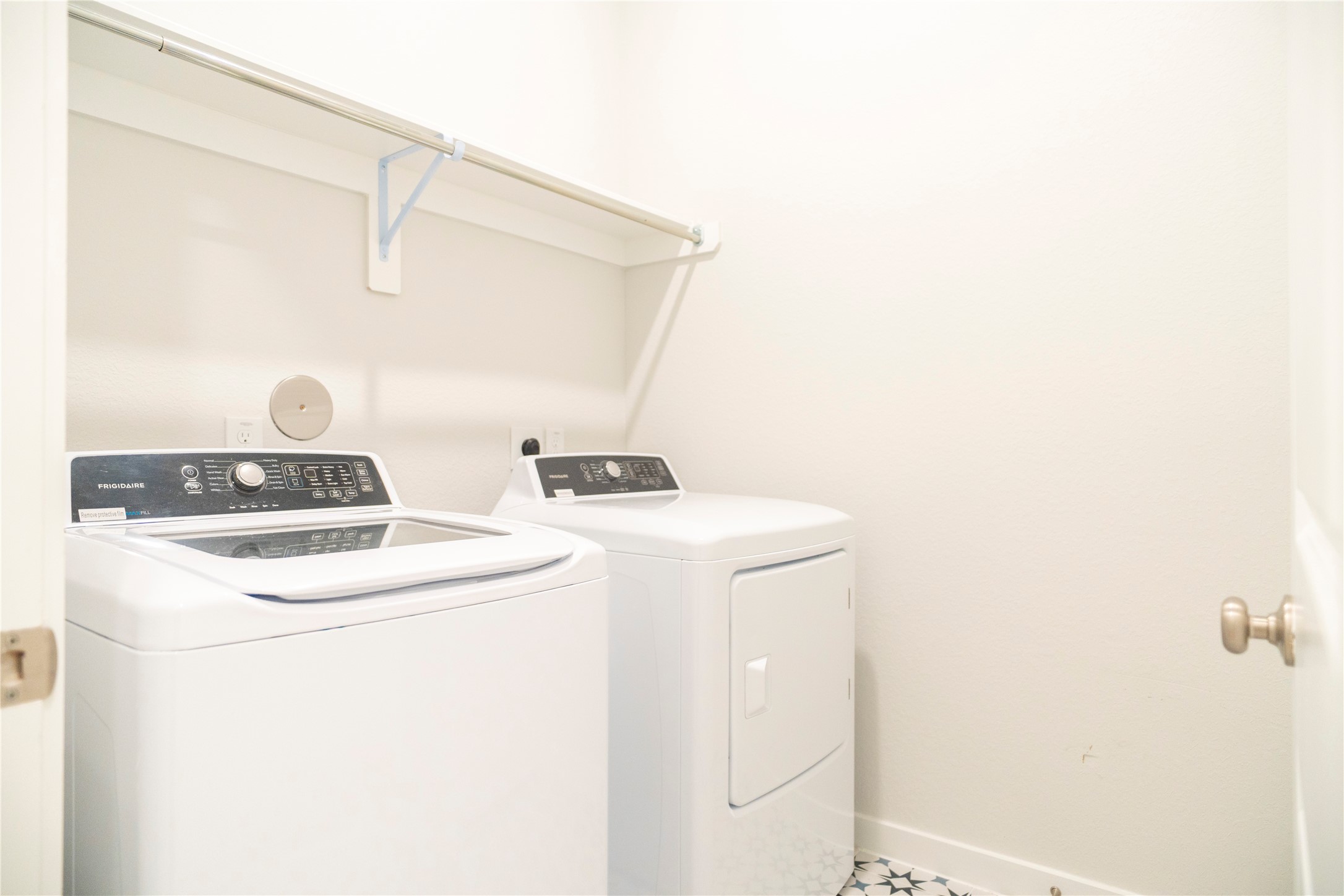 6519 Bramble Cv Lane Fulshear, TX 77441 - Photo 12 of 29 a utility room with dryer and washer