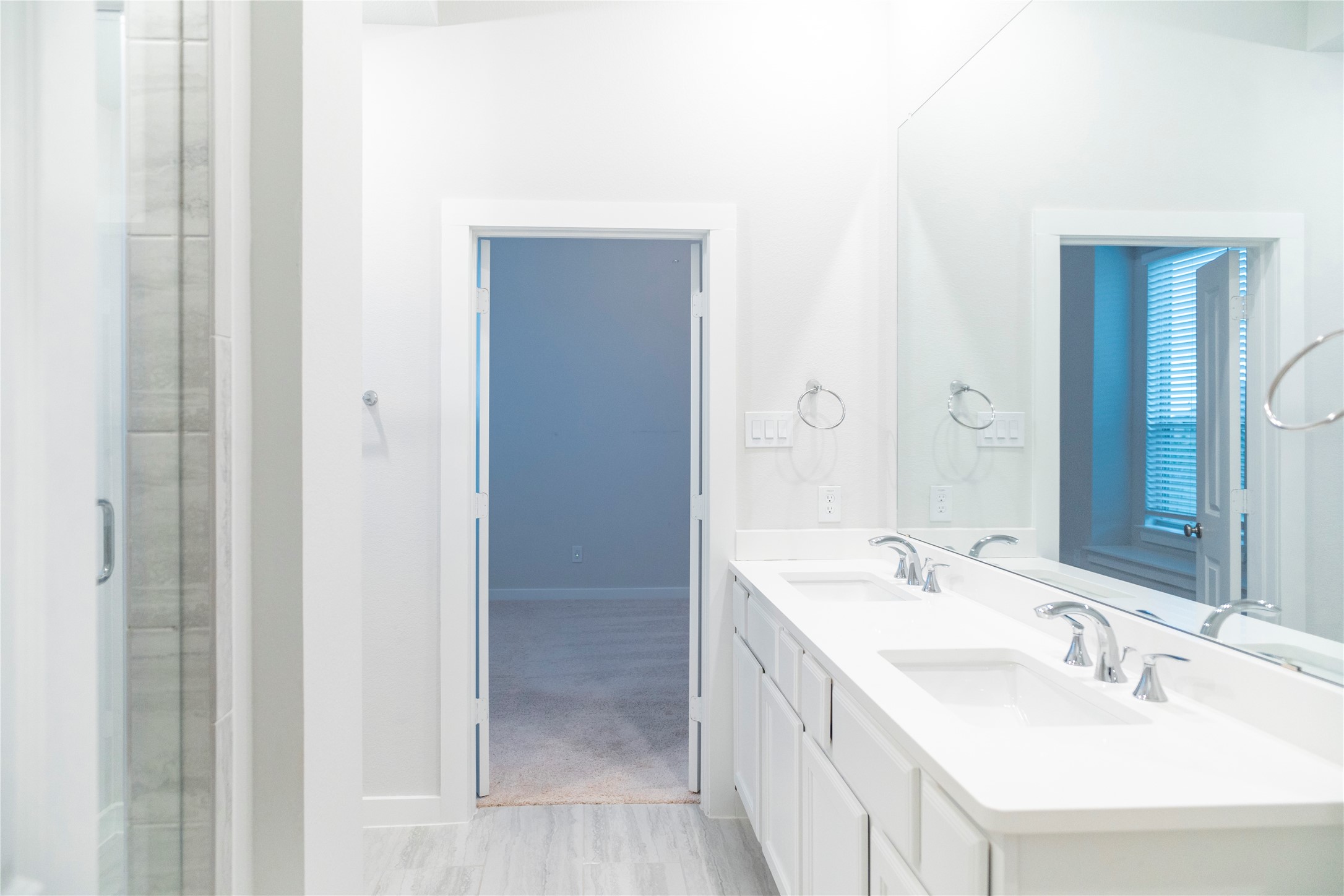 6519 Bramble Cv Lane Fulshear, TX 77441 - Photo 24 of 29 a bathroom with 2 sink and a mirror