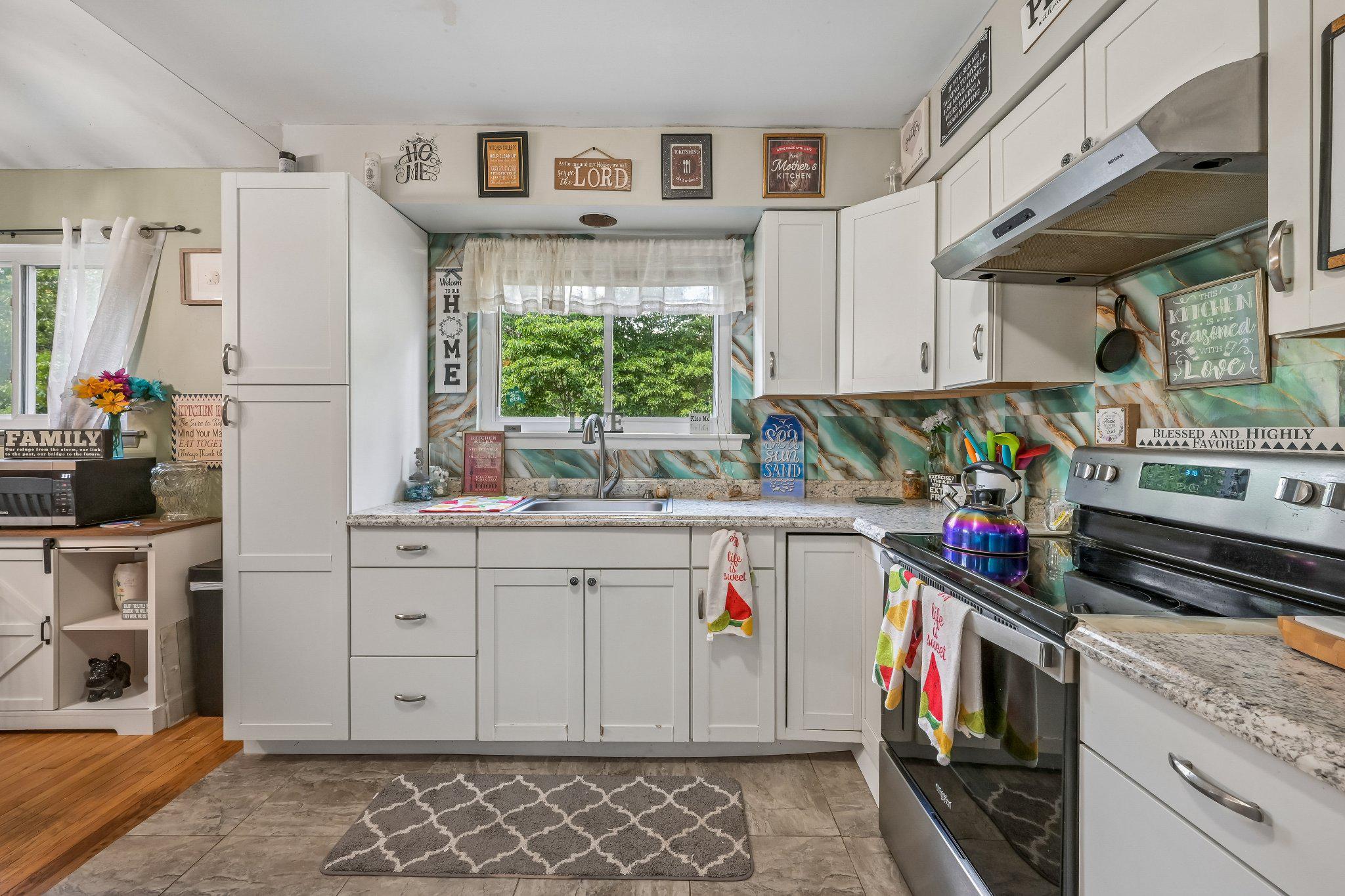603 New Jersey Road Browns Mills, NJ 08015 - Photo 16 of 28 Charming kitchen with vibrant accents.