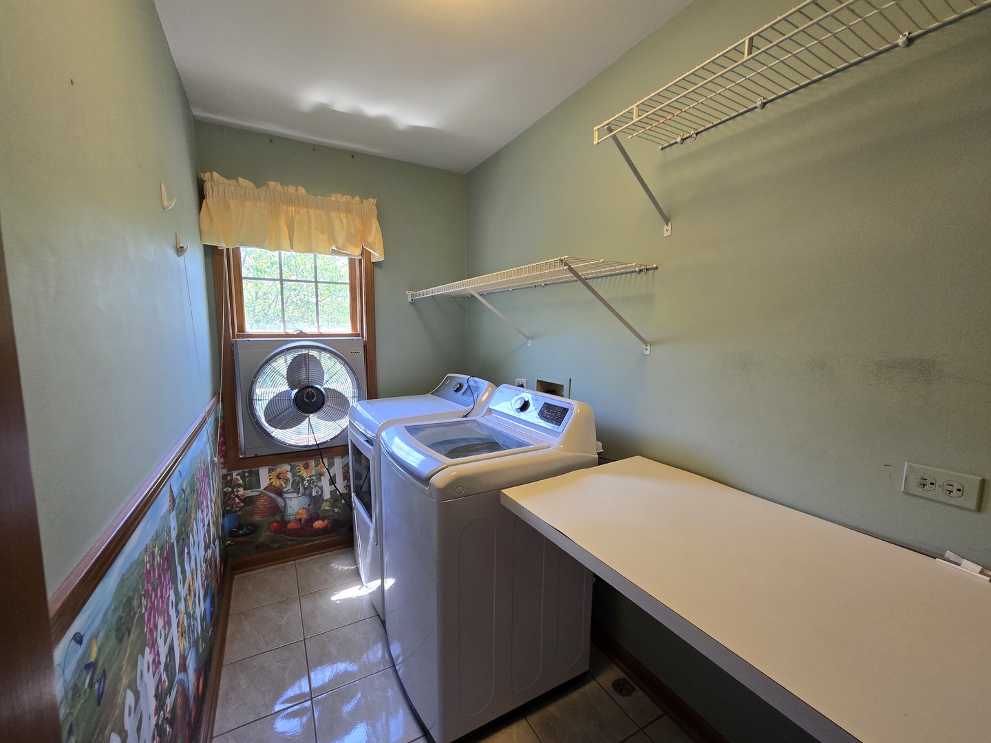 2286 Brookside Lane Aurora, IL 60502 - Photo 21 of 32 a utility room with dryer and washer
