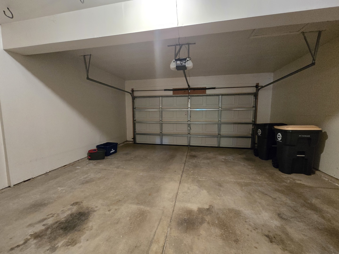 2286 Brookside Lane Aurora, IL 60502 - Photo 25 of 32 a view of a garage