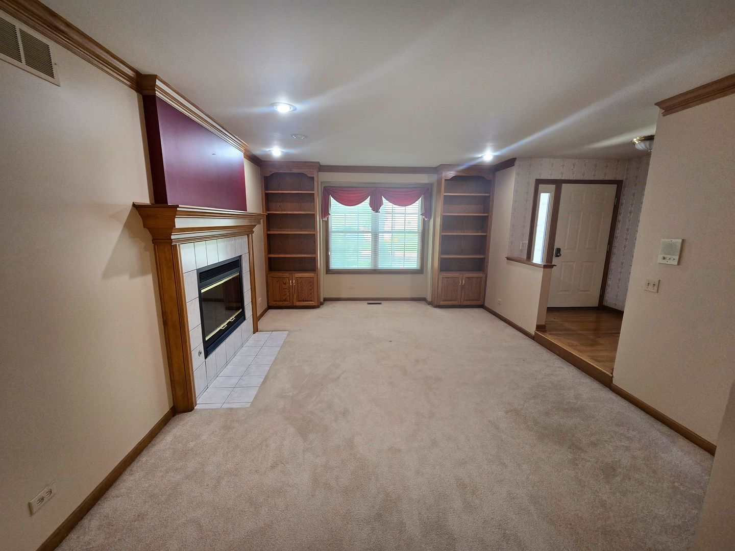 2286 Brookside Lane Aurora, IL 60502 - Photo 3 of 32 a view of a livingroom with a fireplace